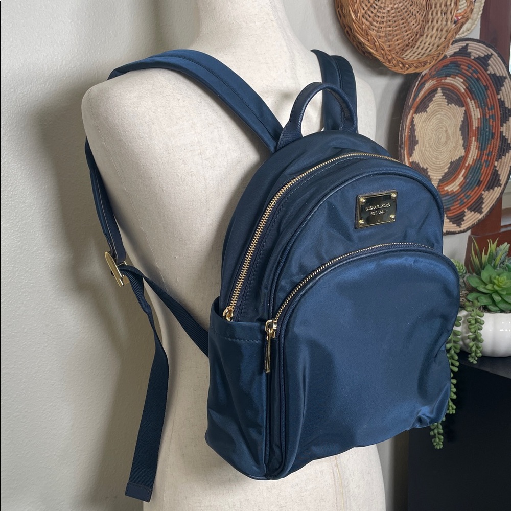 NWT’s Micheal Kors Jet Set Navy Blue Gold Backpack Bag Travel Pockets - Picture 2 of 16